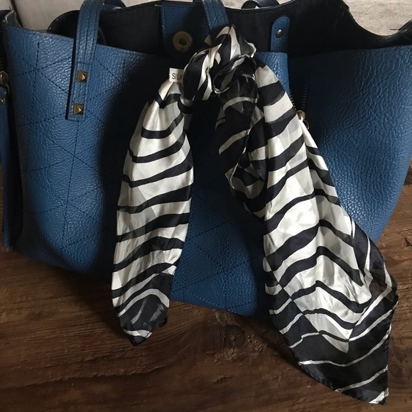 Pair of two 21x21 100% silk scarves handmade animal print - Picture 8 of 17